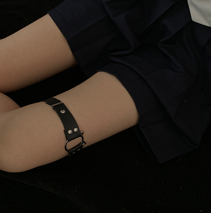 Star-Buckle Thigh Strap